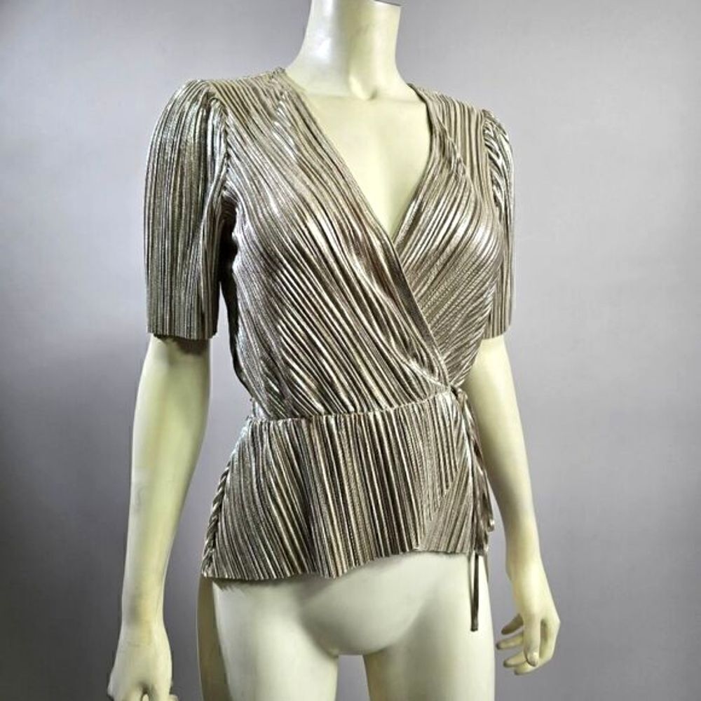 Lucy paris xs wrap top R3